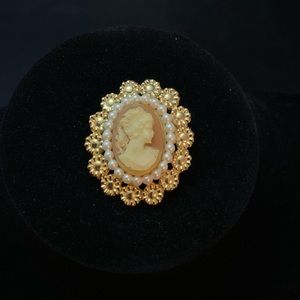 Vintage Cameo Brooch
